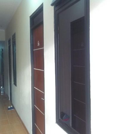 Danyshom Hotel Cikarang Bagian luar foto