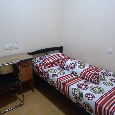 Danyshom Hotel Cikarang Bagian luar foto