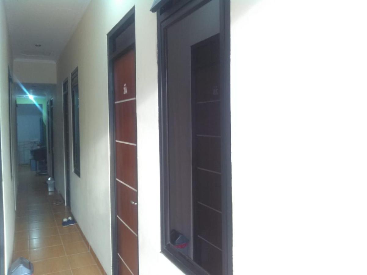 Danyshom Hotel Cikarang Bagian luar foto