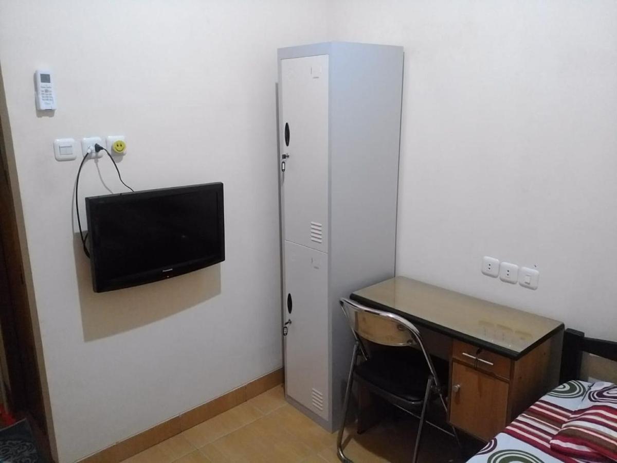 Danyshom Hotel Cikarang Bagian luar foto