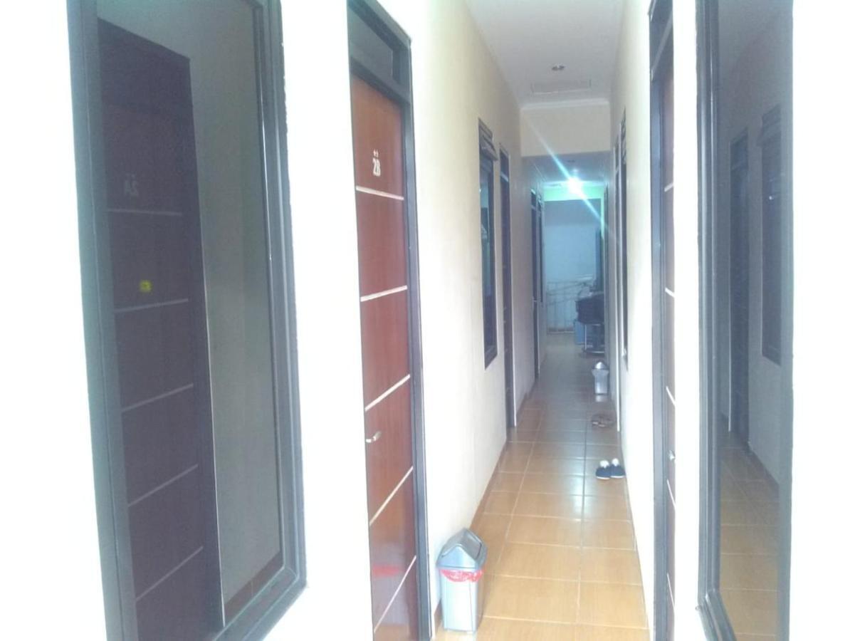 Danyshom Hotel Cikarang Bagian luar foto