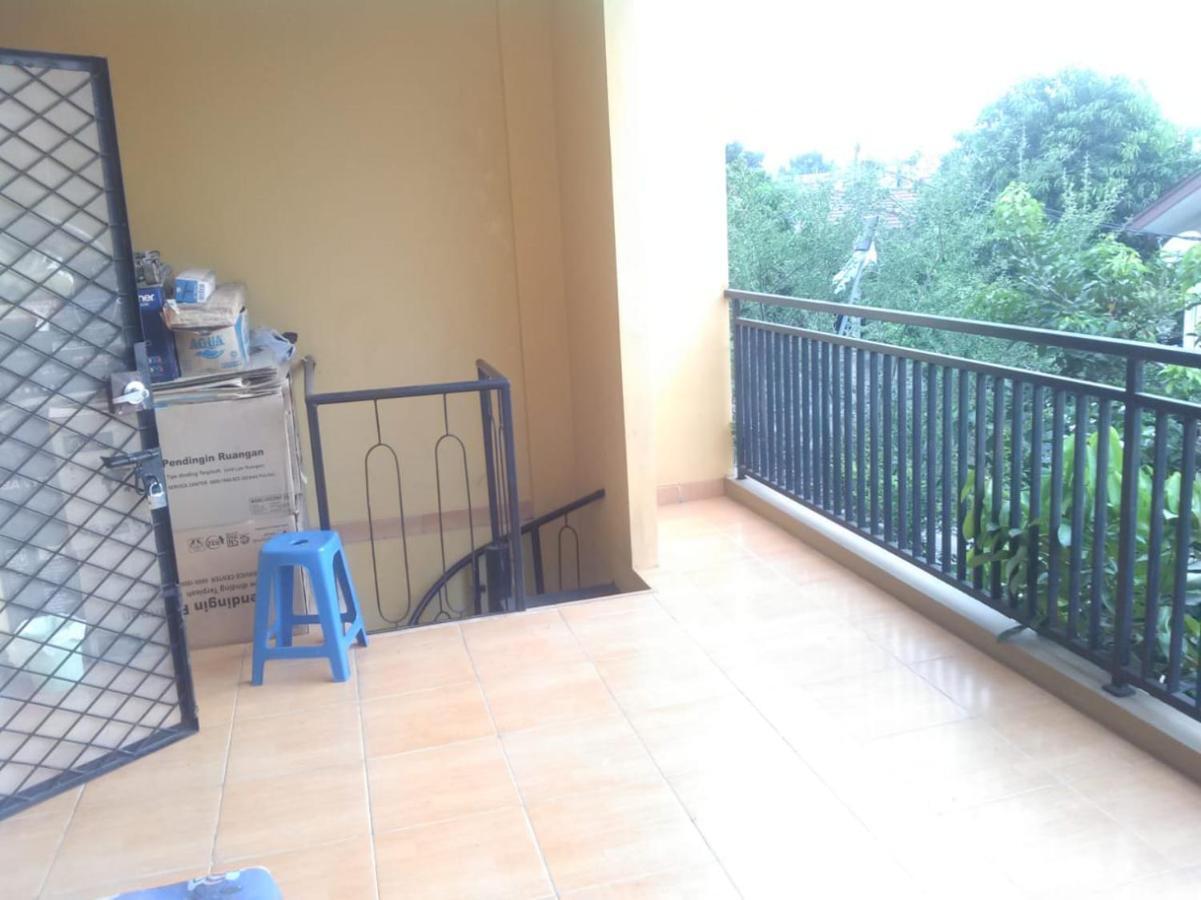 Danyshom Hotel Cikarang Bagian luar foto
