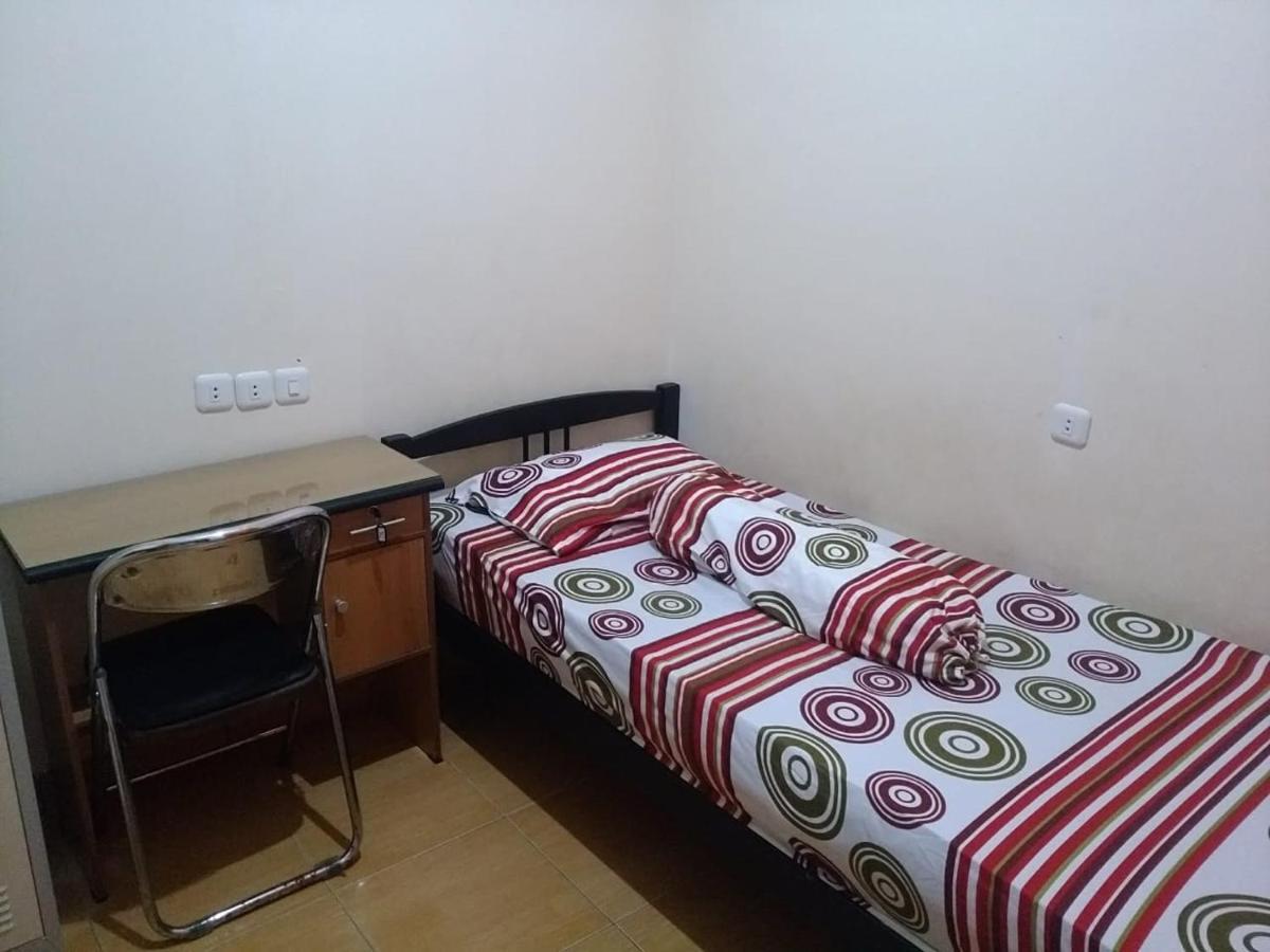 Danyshom Hotel Cikarang Bagian luar foto